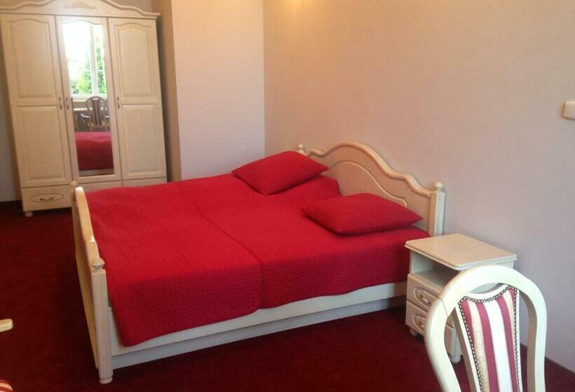 スタンダードルーム, Pałac W Krzelowie