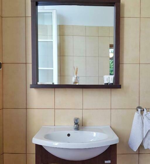 スタンダードルーム, Pałac W Krzelowie