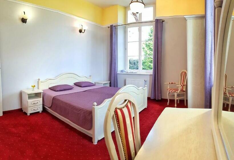 スタンダードルーム, Pałac W Krzelowie