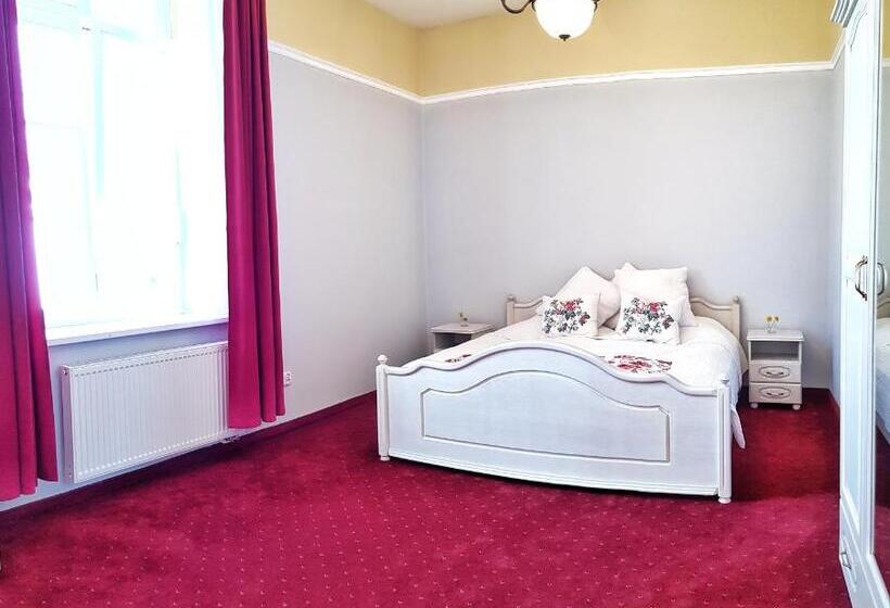 スタンダードルーム, Pałac W Krzelowie