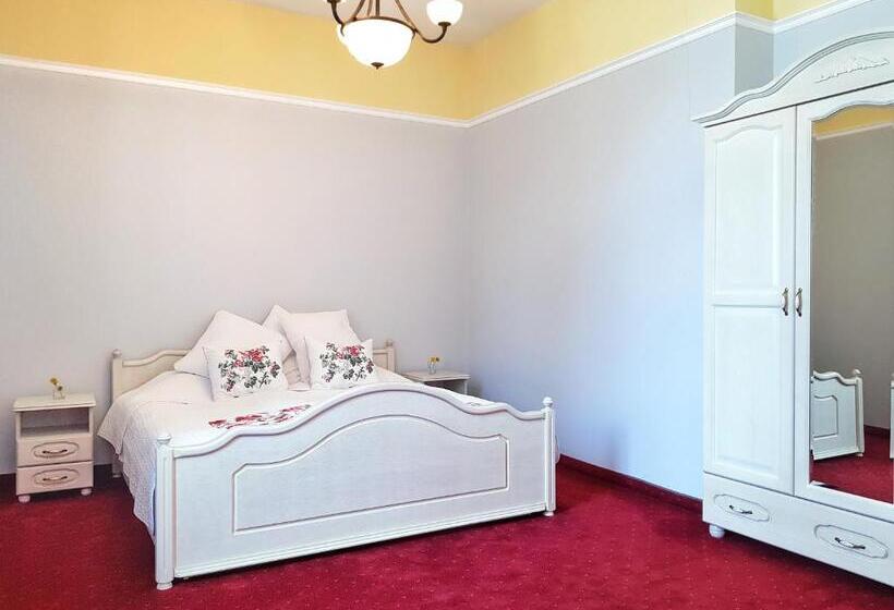 スタンダードルーム, Pałac W Krzelowie