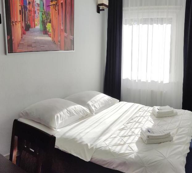 استودیو استاندارد با چشمانداز باغ, Marmas Jastrzębia Góra