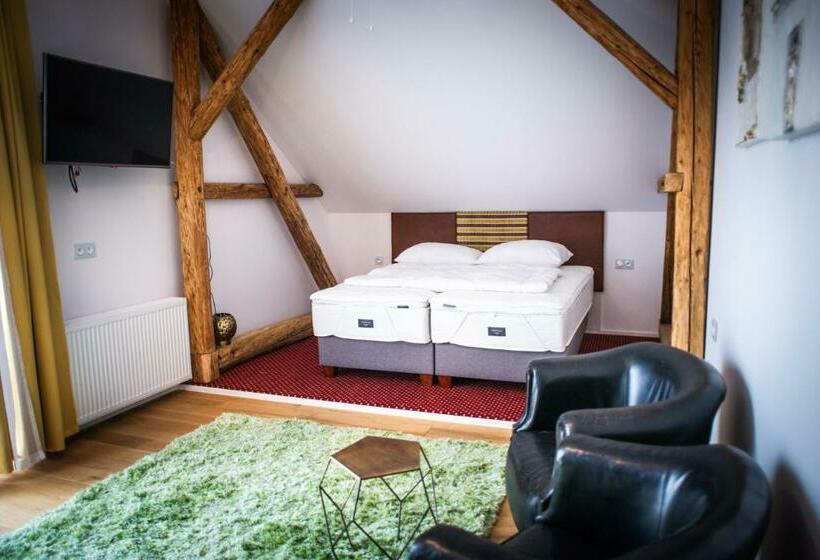Номер Deluxe с Балконом, Salon Win Wine Bar & Apartments
