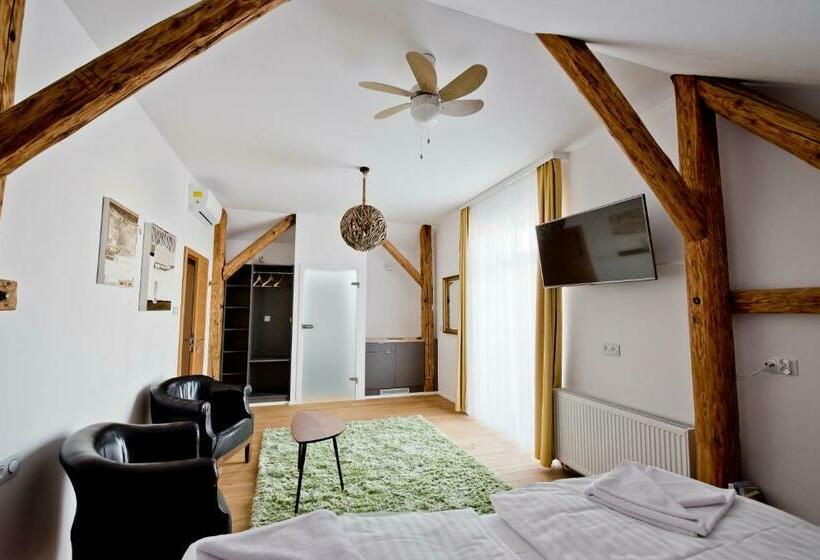 חדר דלוקס עם מרפסת, Salon Win Wine Bar & Apartments