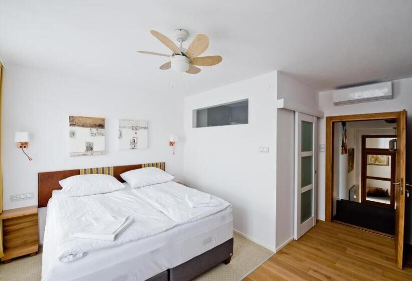 חדר סופריור, Salon Win Wine Bar & Apartments