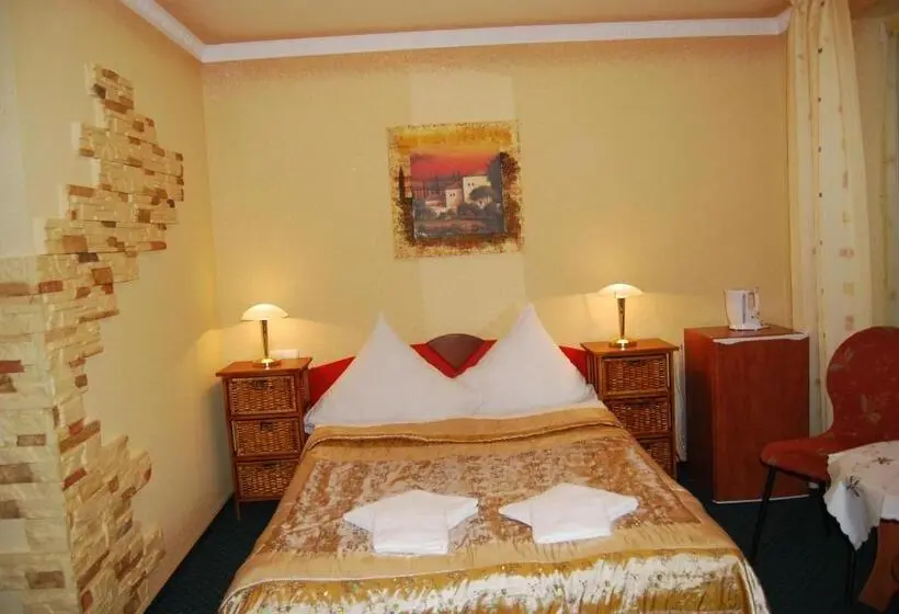 Standard Kolmen Hengen Huone Parveke, Villa Europa