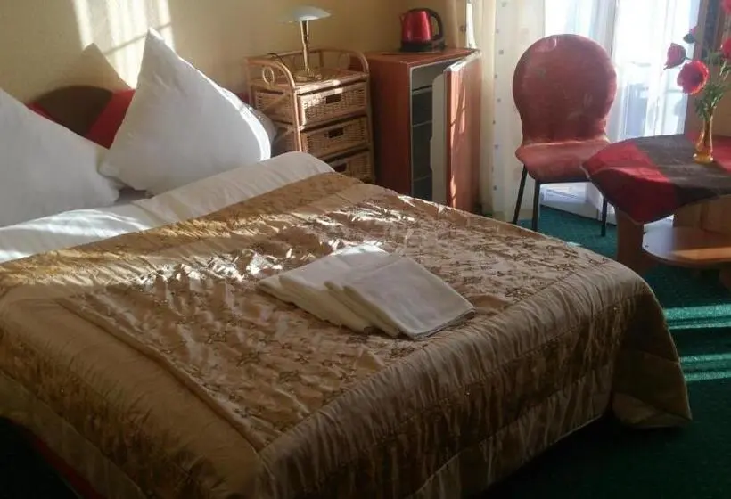 Standard Kolmen Hengen Huone Parveke, Villa Europa