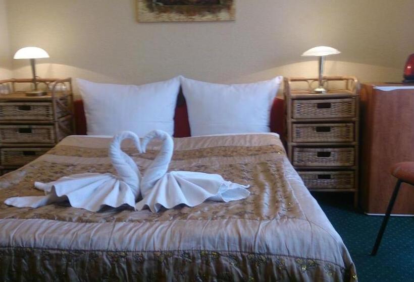 バルコニー付きスタンダードトリプルルーム, Villa Europa