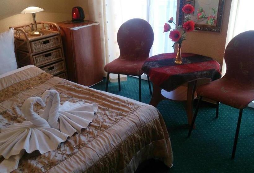 اتاق استاندارد سه تخته با بالکن, Villa Europa