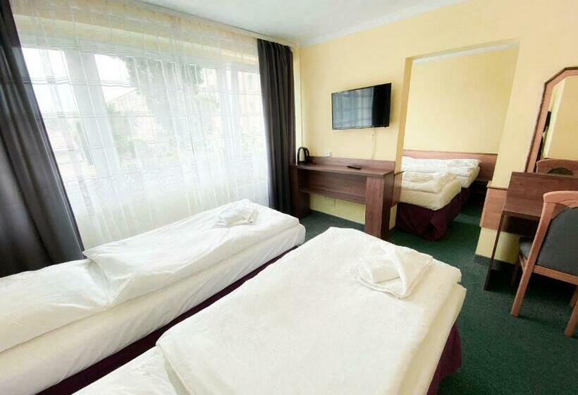 Economy Quadruple Room, Arkadia