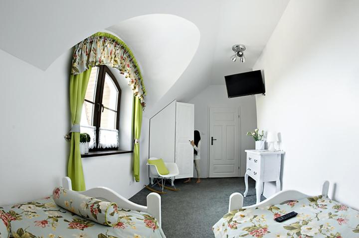 デラックスルーム, Modra Sikorka