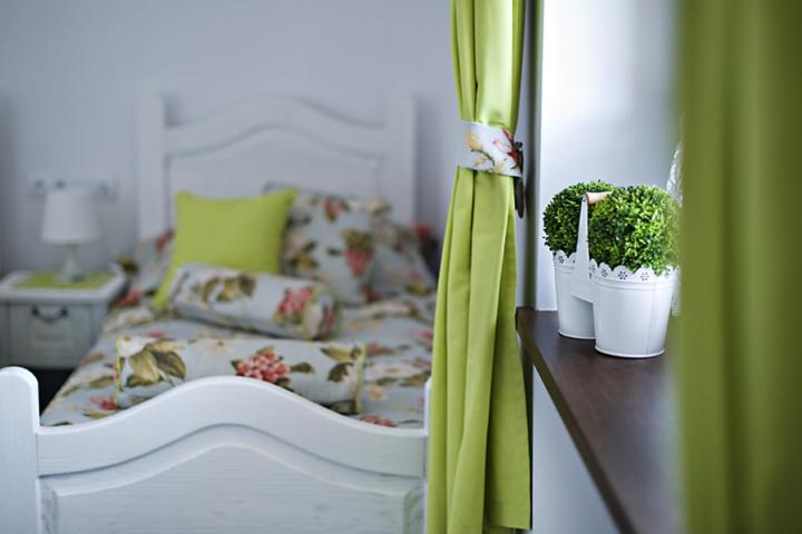 デラックスルーム, Modra Sikorka