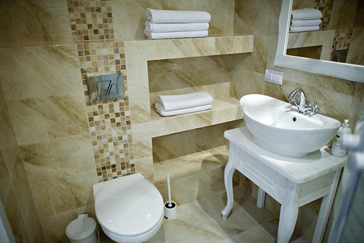 デラックスルーム, Modra Sikorka