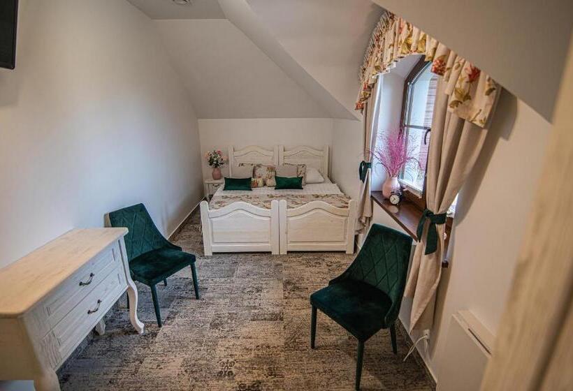 デラックスルーム, Modra Sikorka