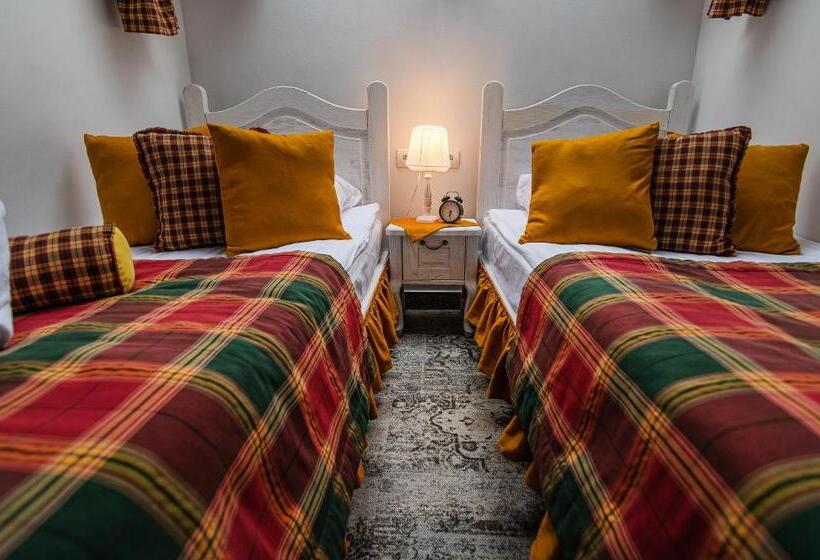 デラックストリプルルーム, Modra Sikorka