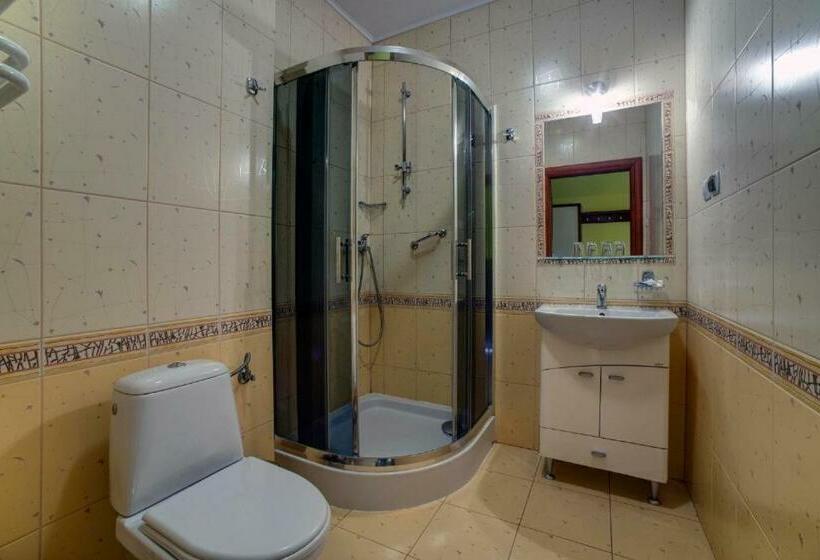 חדר משפחתי, Piast