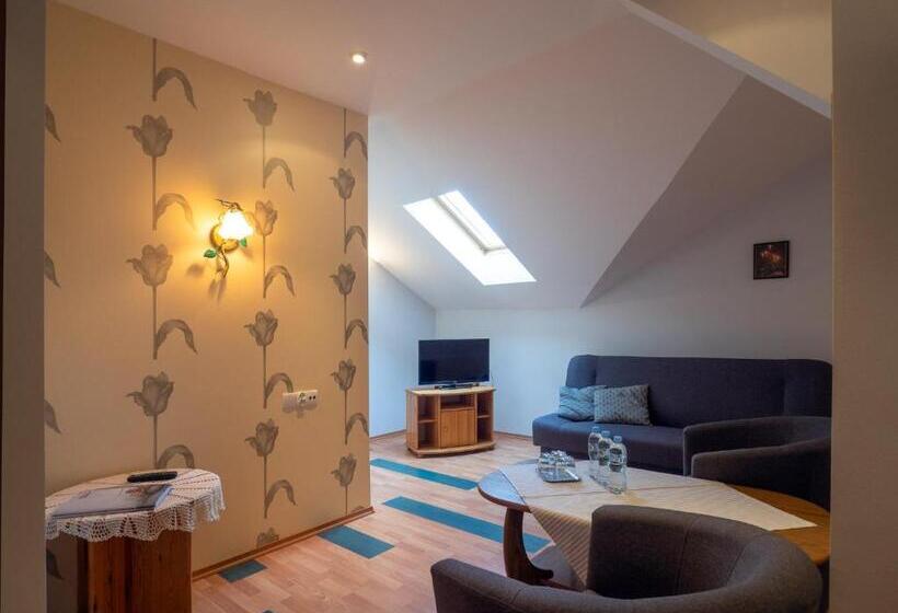 Economy Triple Room, Sajmino Family House