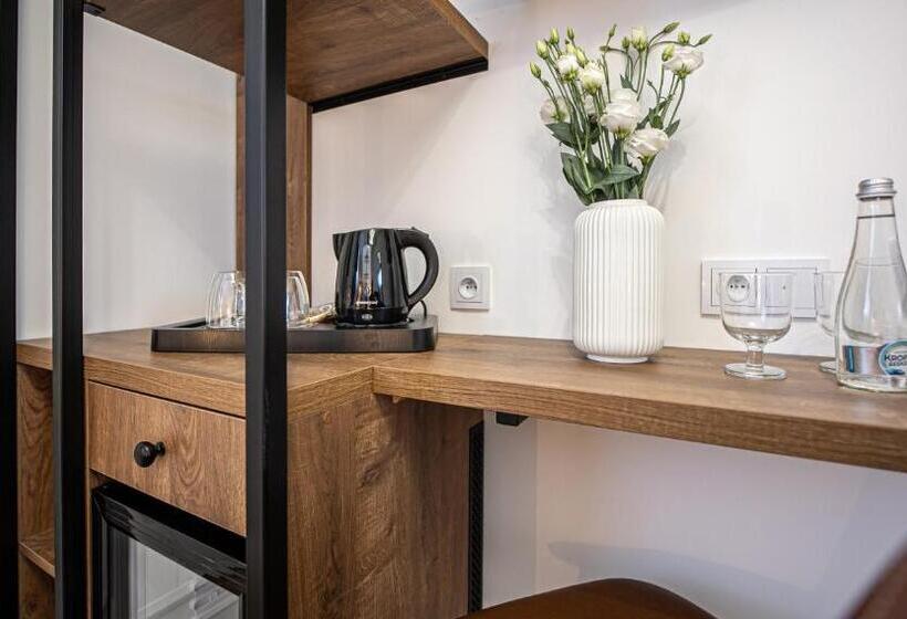 اتاق استاندارد یک نفره, Sajmino Family House