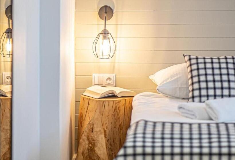 اتاق استاندارد یک نفره, Sajmino Family House