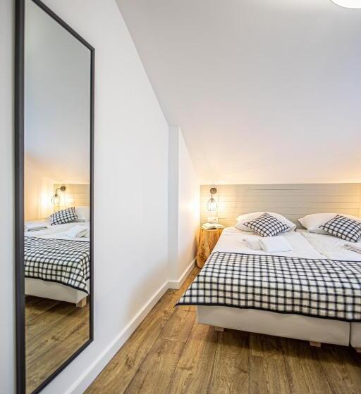 اتاق استاندارد یک نفره, Sajmino Family House