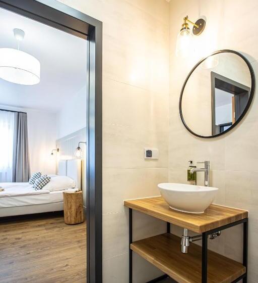 اتاق استاندارد یک نفره, Sajmino Family House