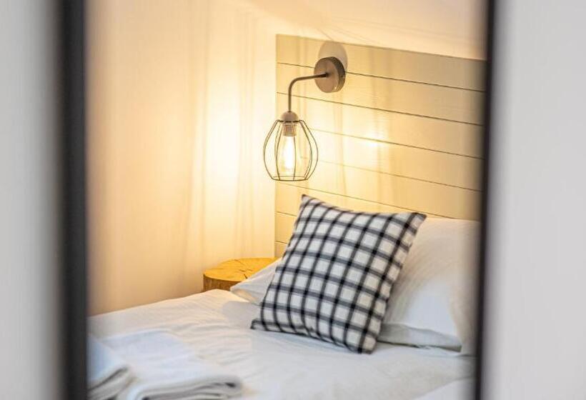 اتاق استاندارد, Sajmino Family House