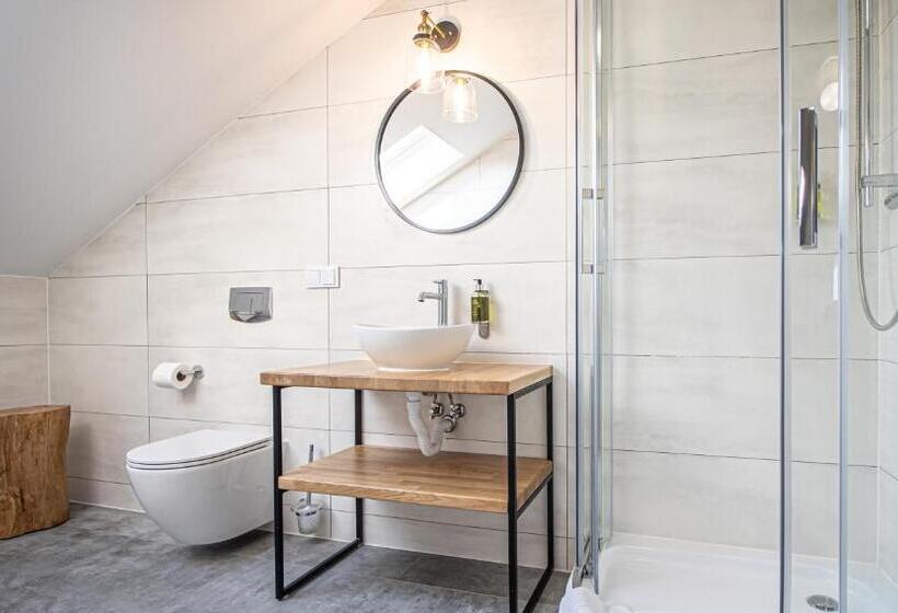 اتاق استاندارد, Sajmino Family House