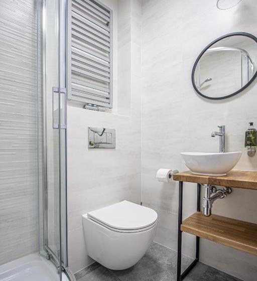 اتاق استاندارد یک نفره, Sajmino Family House