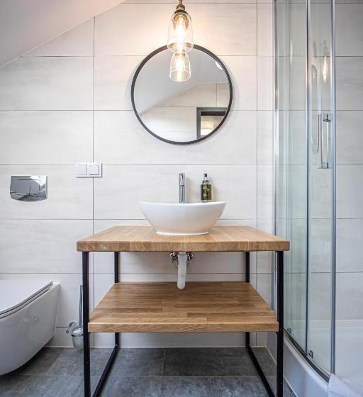 اتاق استاندارد, Sajmino Family House