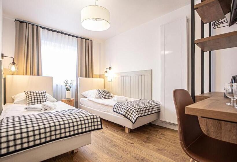 اتاق استاندارد, Sajmino Family House