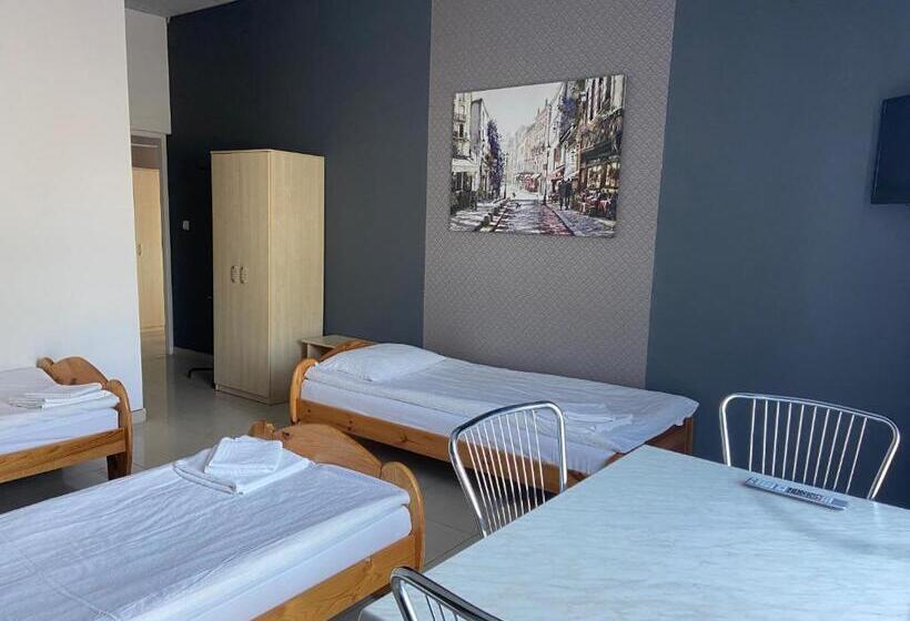 חדר סטנדרט לשלושה, żółta Walizka Gościniec