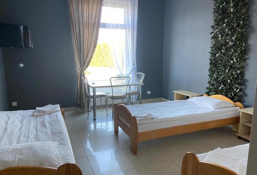 חדר סטנדרט לשלושה, żółta Walizka Gościniec