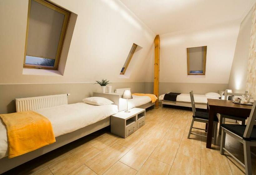 Standard Kolmen Hengen Huone, Noclegi10a