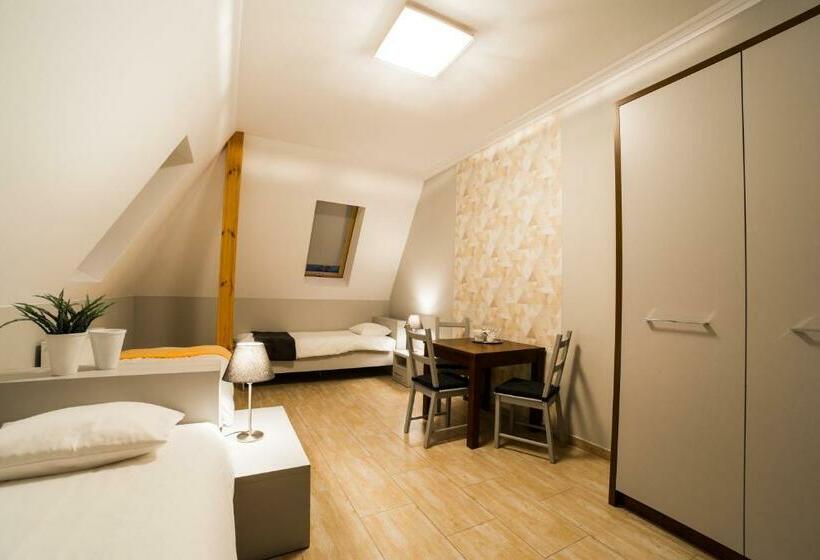Standard Kolmen Hengen Huone, Noclegi10a