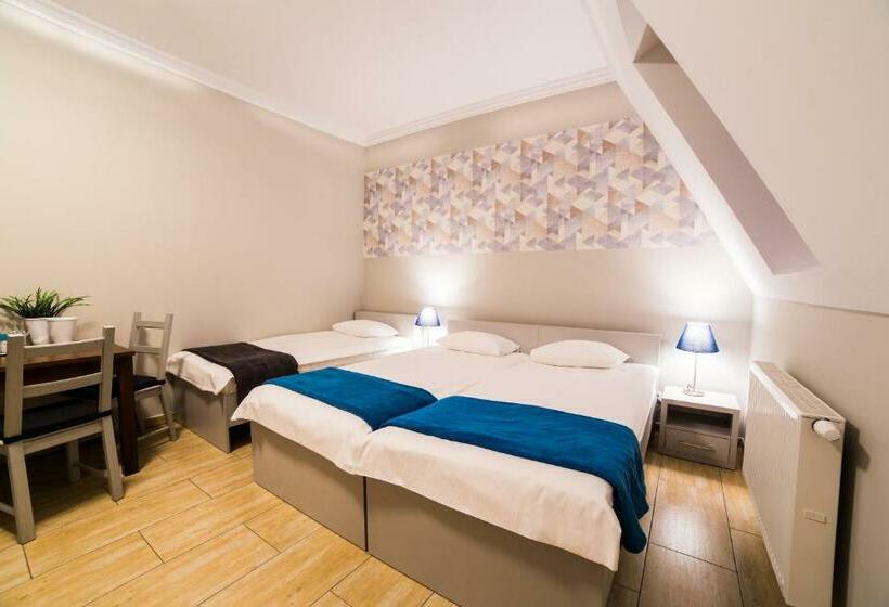 Standard Neljän Hengen Huone, Noclegi10a