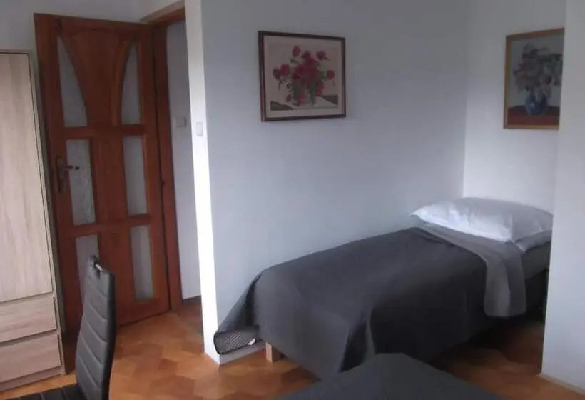 Standard Kolmen Hengen Huone, Noclegi Pod Lasem
