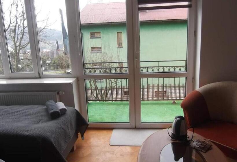 标准三人间, Noclegi Pod Lasem