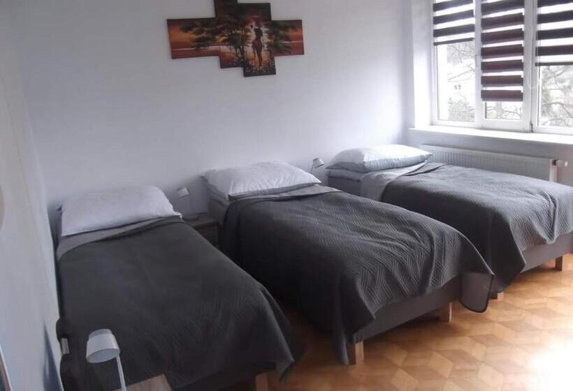 标准三人间, Noclegi Pod Lasem