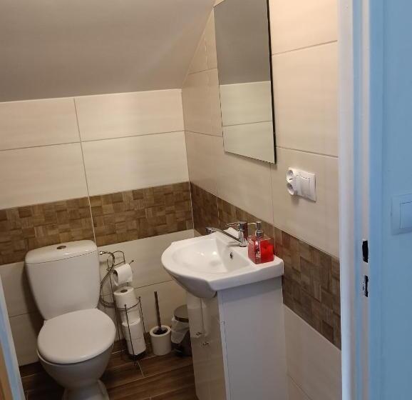 标准三人间, Noclegi Pod Lasem