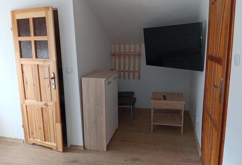 标准三人间, Noclegi Pod Lasem