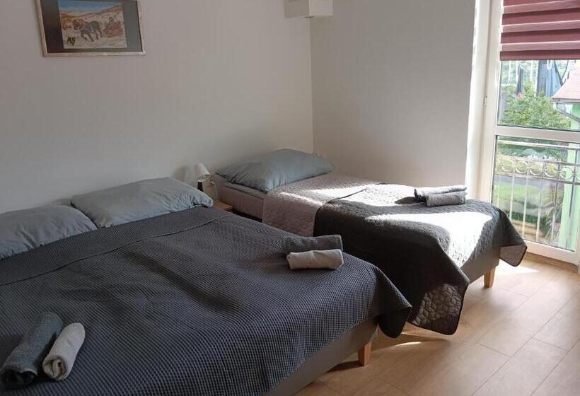 标准三人间, Noclegi Pod Lasem