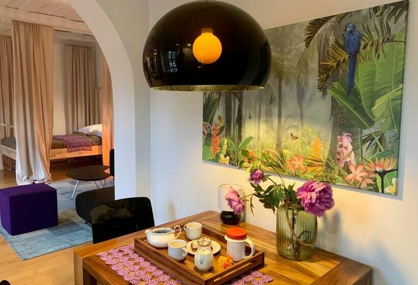 סטודיו משפחתי, Zajazd Hubert