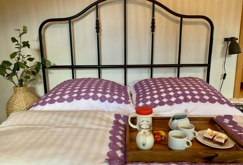 סטודיו משפחתי, Zajazd Hubert