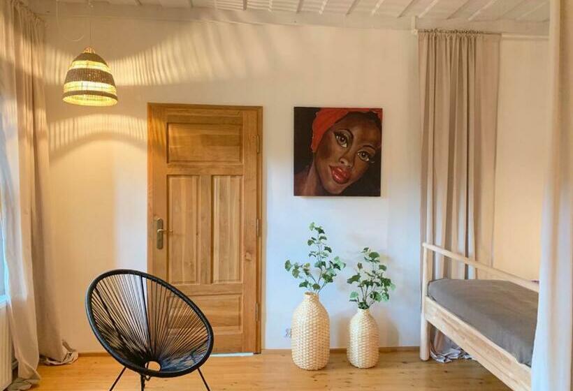 סטודיו משפחתי, Zajazd Hubert