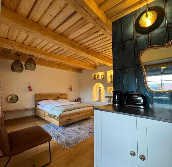 דירת חדר, Zajazd Hubert