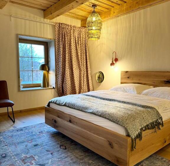 דירת חדר, Zajazd Hubert