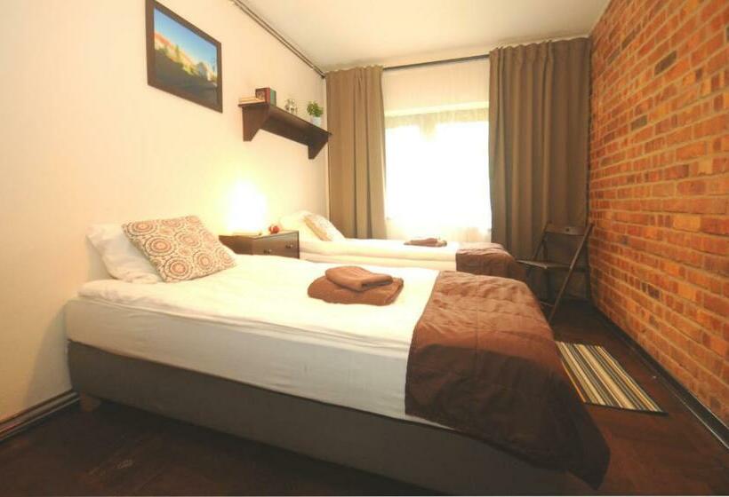 חדר סטנדרט, Centrum Turystyki Niekonwencjonalnej