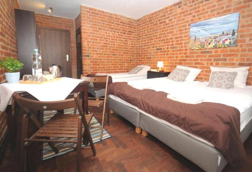 חדר סטנדרט לשלושה, Centrum Turystyki Niekonwencjonalnej