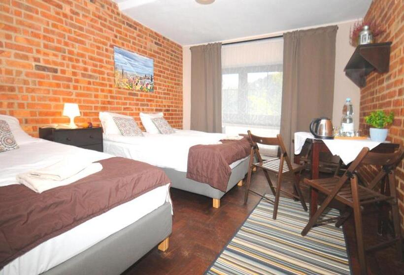 חדר סטנדרט לשלושה, Centrum Turystyki Niekonwencjonalnej