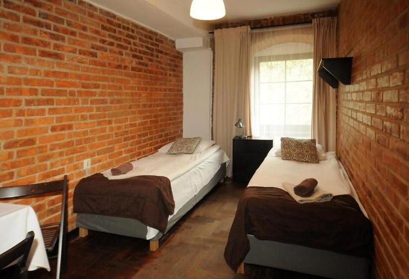 סטודיו משפחתי, Centrum Turystyki Niekonwencjonalnej